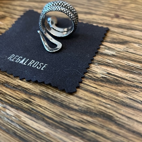 Sterling silver snake ring, only worn several times. Natural Born Killer vibes. - Picture 4 of 5